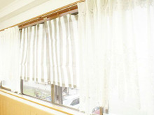 暑さ対策!セリア&ダイソー★カーテンレール利用で移動できる日差しカット!
