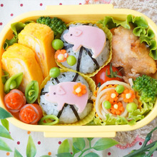 おにぎりにペタ!簡単♪型抜きぶーちゃんず弁当