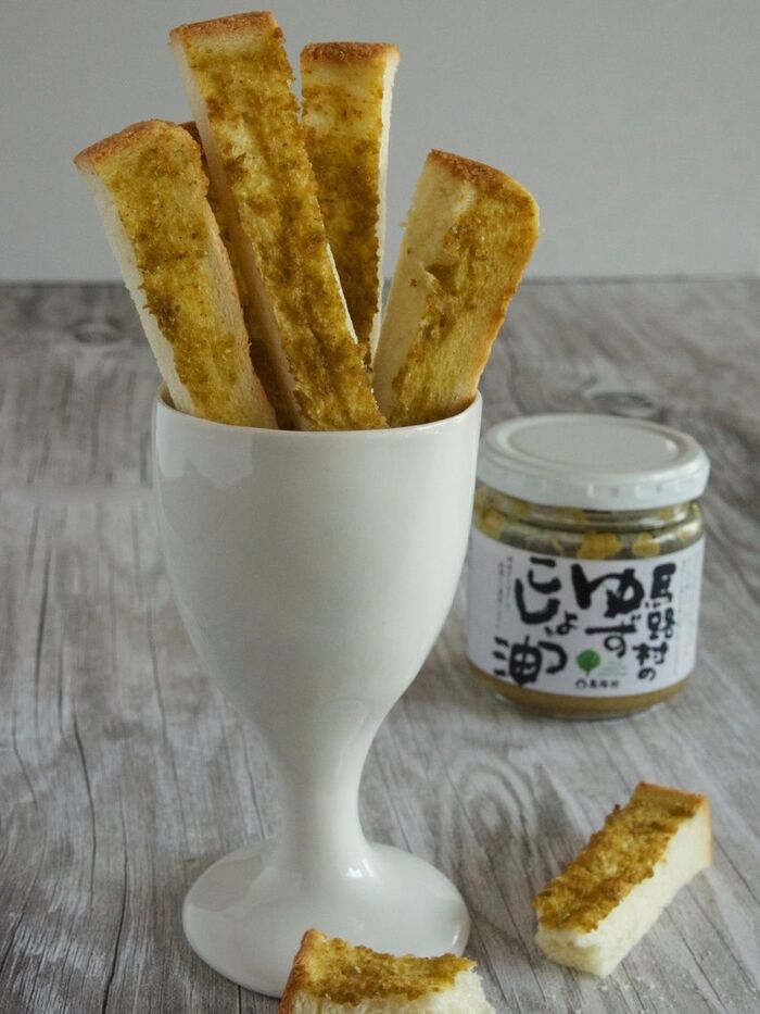 材料2つのおつまみ ゆずこしょう油ラスク