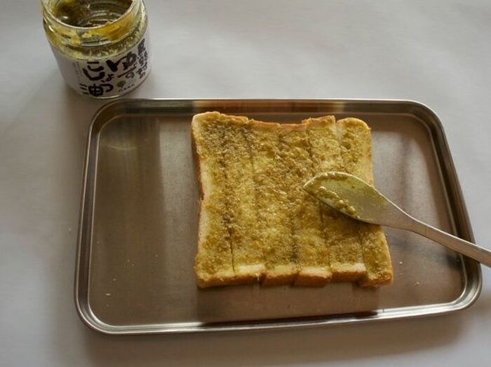 3 ゆずこしょう油を塗ります。