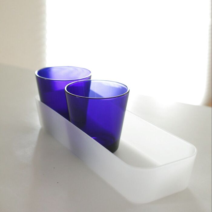 奥行きのある食器棚を使いやすくする100均アイテム