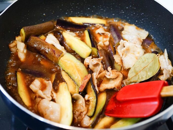 調味料を加えて強火で5分