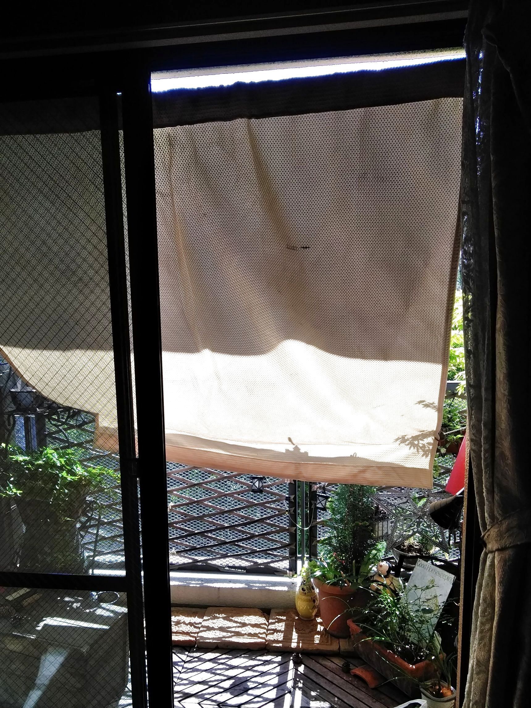 カーテンと突っ張り棒でカフェ風窓辺✨