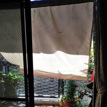 カーテンと突っ張り棒でカフェ風窓辺✨