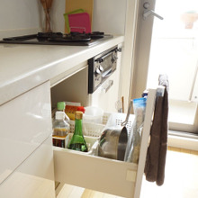 パスタなどの乾麺の収納は突っ張り棒で