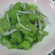 切って振ったらできあがり♪ セロリとしらすの昆布茶ナムル