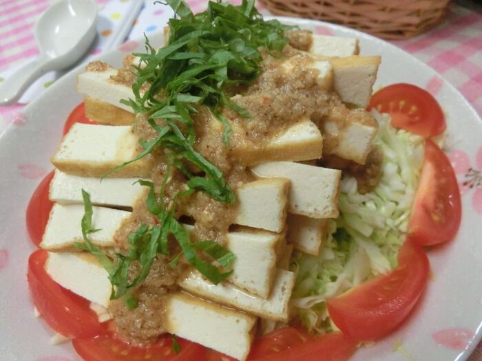 ウマウマだれはすりごまと混ぜるだけ♪ 厚揚げで棒棒鶏