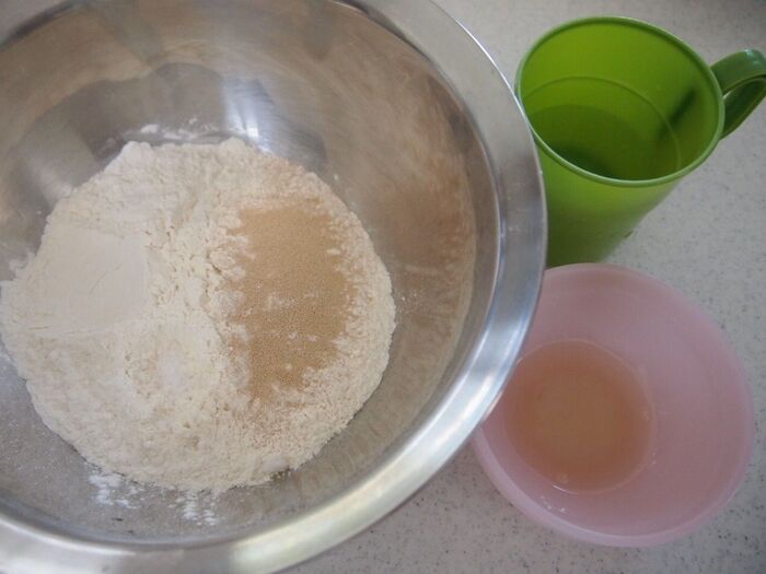 ①材料を計量します