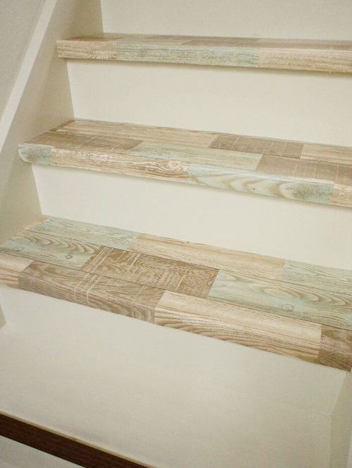 傷だらけの階段DIY★ペイントウッドのクッションフロア