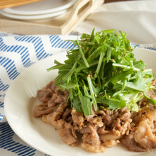 ビニール袋を使ってもっと時短! 豚肉のレンジ蒸し 山盛り水菜のせ