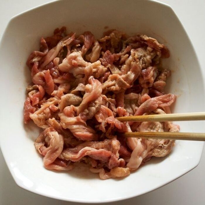 3 ラップをしてレンジで加熱します。