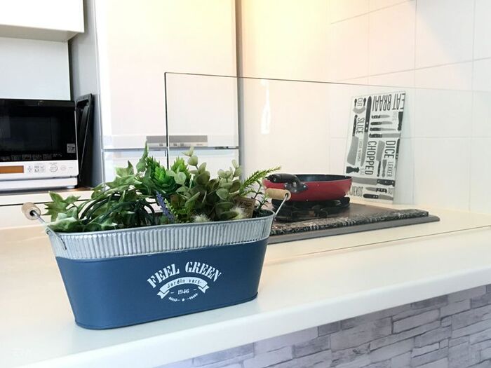 使い方1.フェイクグリーンを入れて寄せ植え風に