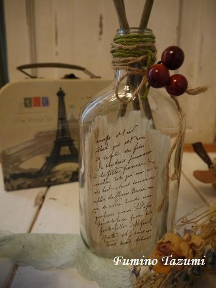 空き瓶をペンキとスタンプでアンティークにリメイク