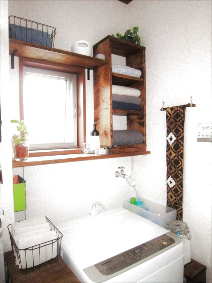 洗濯機の上には…雰囲気づくりの要『DIY棚』/狭い脱衣所の「スッキリ・カスタマイズ」最後です;その⑥
