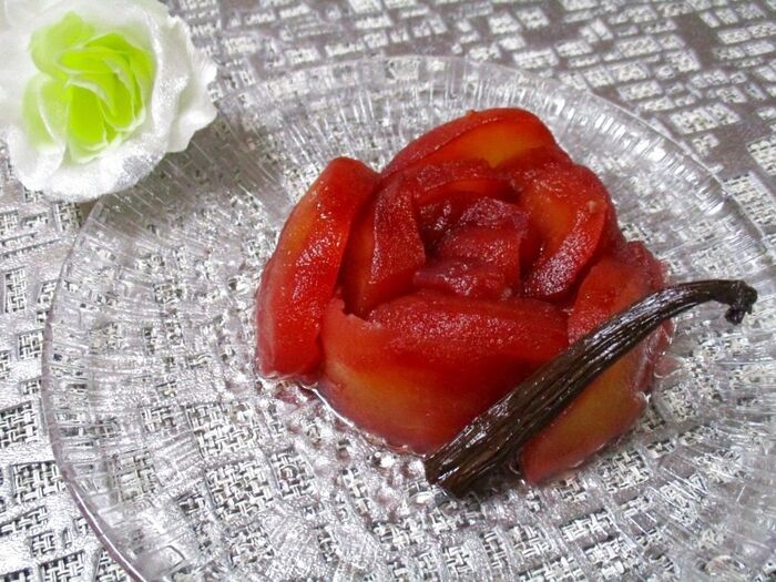 甘さ控えめ!ダイエットにもおすすめ!炊飯器でりんごの薔薇コンポート♪