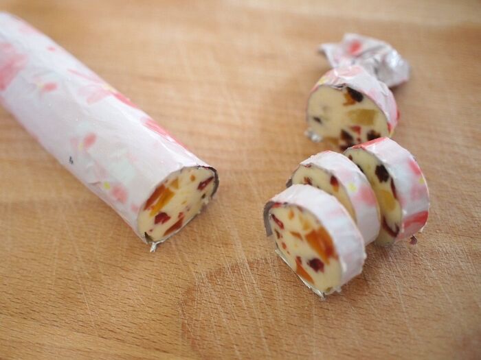 食べる前に包丁で食べやすい厚さにカットします