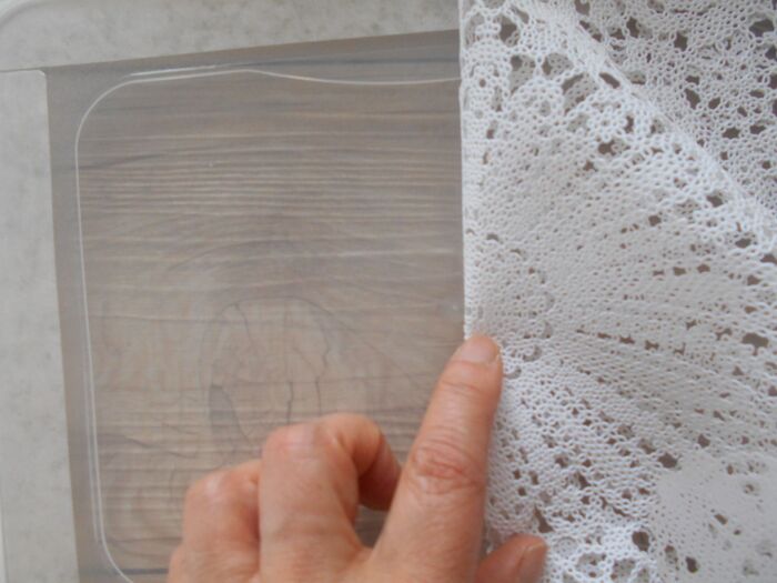 ランチョンマットを貼る。