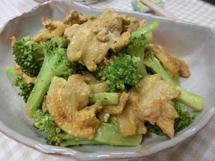 まろやか&スパイシー♪ 豚バラとブロッコリーのカレーマヨ炒め