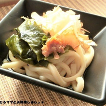 暑い時期にぴったり~簡単★梅ワカメうどん