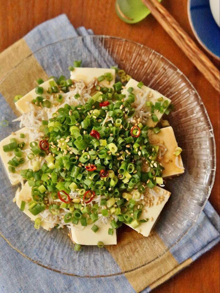 薬味まみれ!ごま油香るシラスと豆腐のサラダ