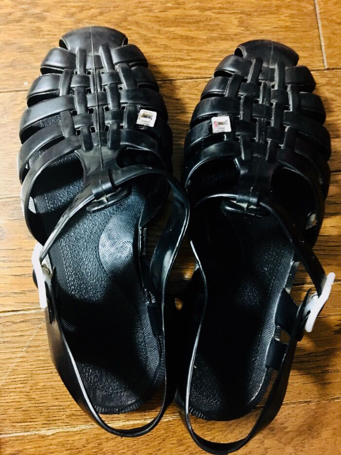 両足にラインストーンが付きました!