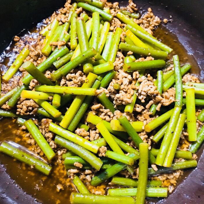 簡単❣️にんにくの芽と挽肉炒め?