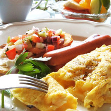 卵1個でセレブな気分♪ポテト&オニオンの塩オムレツ