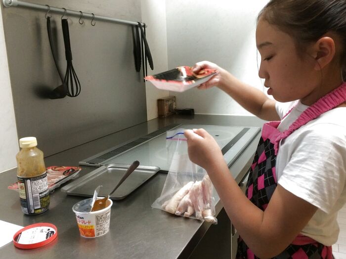 フリージングパックに材料を入れます