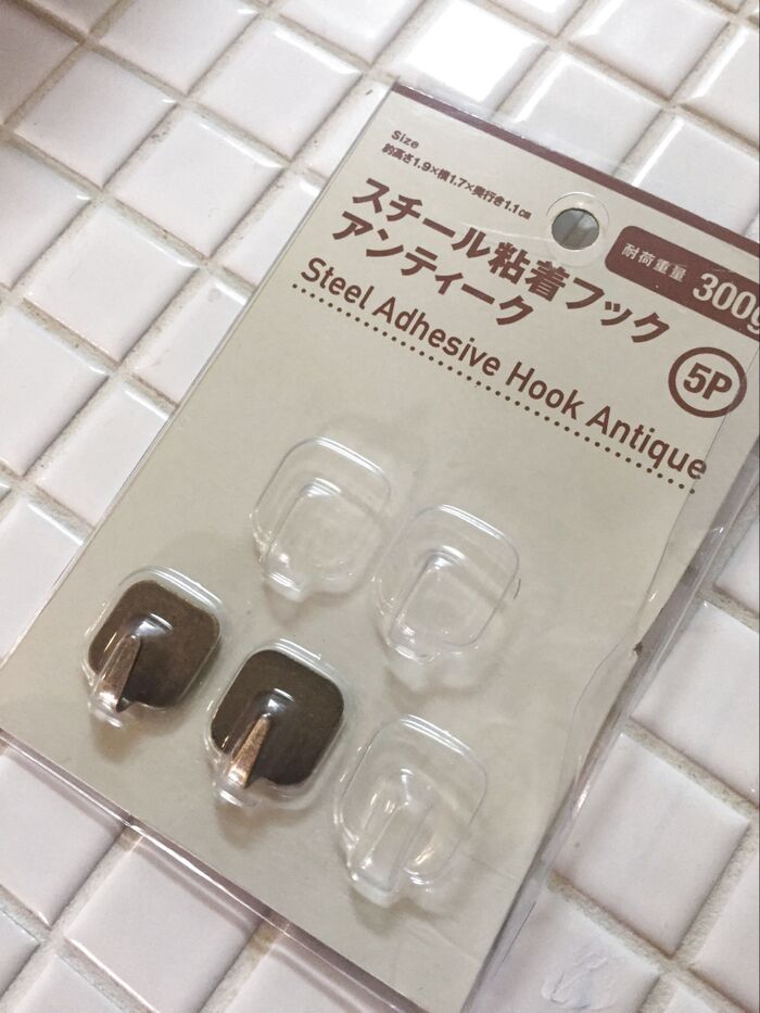 100均のフックは扉裏収納にかかせなかった!