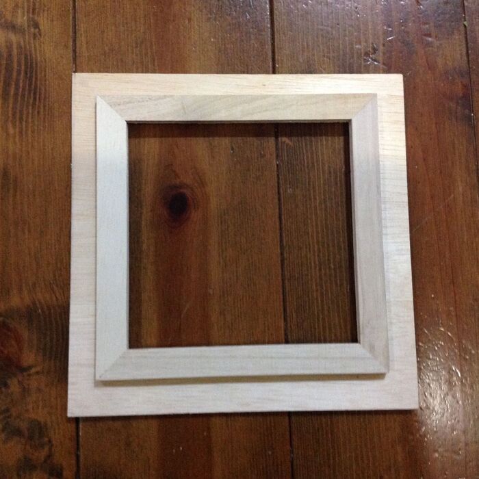 ボンドで固定します