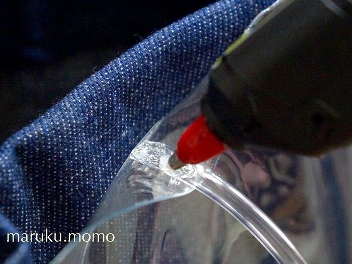 持ち手内側にグルーガンをつける。