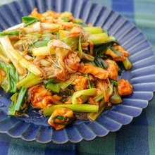 レンチン6分!材料これだけ?超ご飯がすすむ男飯「ささ身とねぎとカニカマのオイスターソース炒め」