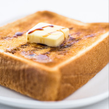 伊勢醤油onバタートースト