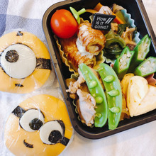 チーズと海苔でミニオンおにぎり‼️