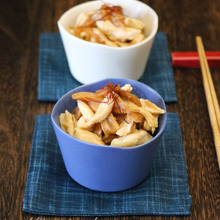 蒸し鶏とメンマのピリ辛和え。
