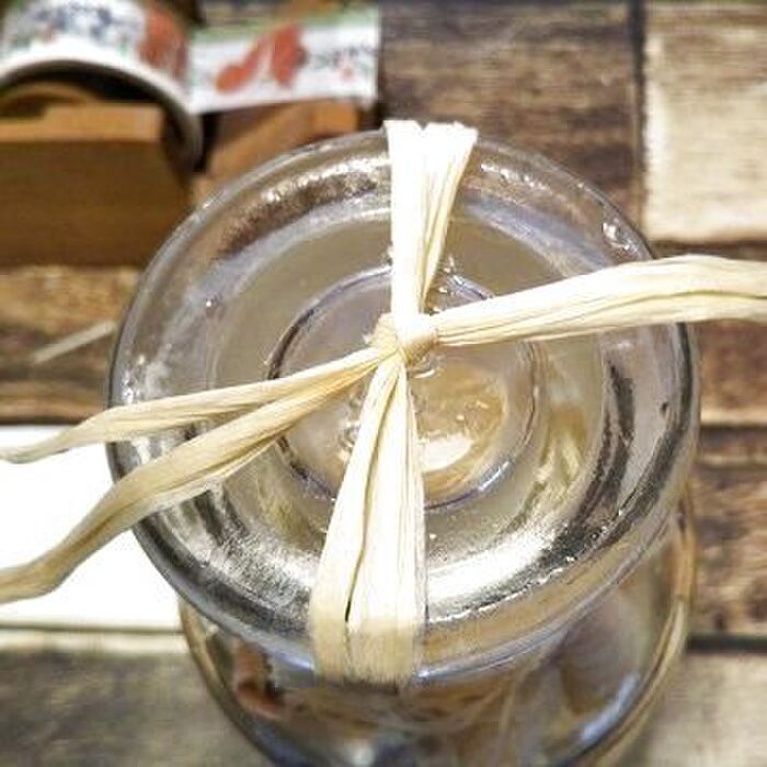 ラフィアタイプヤーンを掛けます。