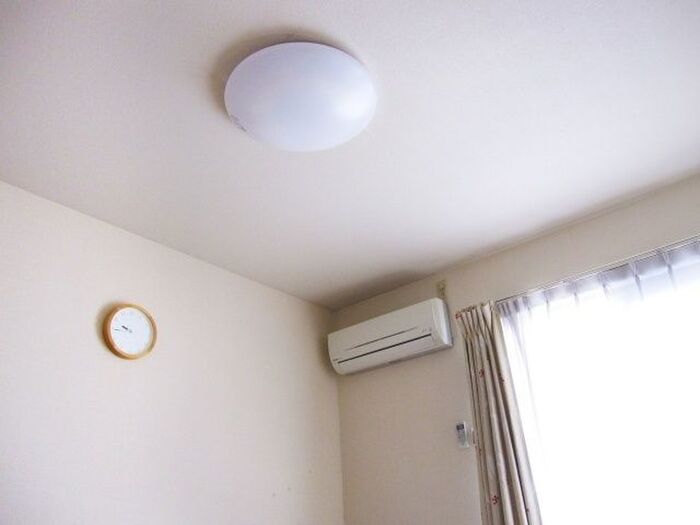 簡単にキレイにできるんです!意外と汚れている天井の掃除方法