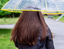 梅雨時の髪悩みをきっかけに美髪ケアを始めてみては?