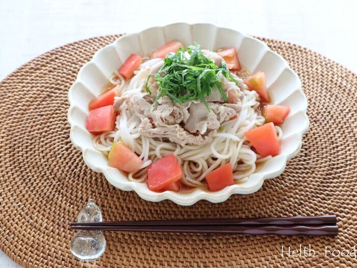 昆布水で作ったつゆで冷やし米粉うどん