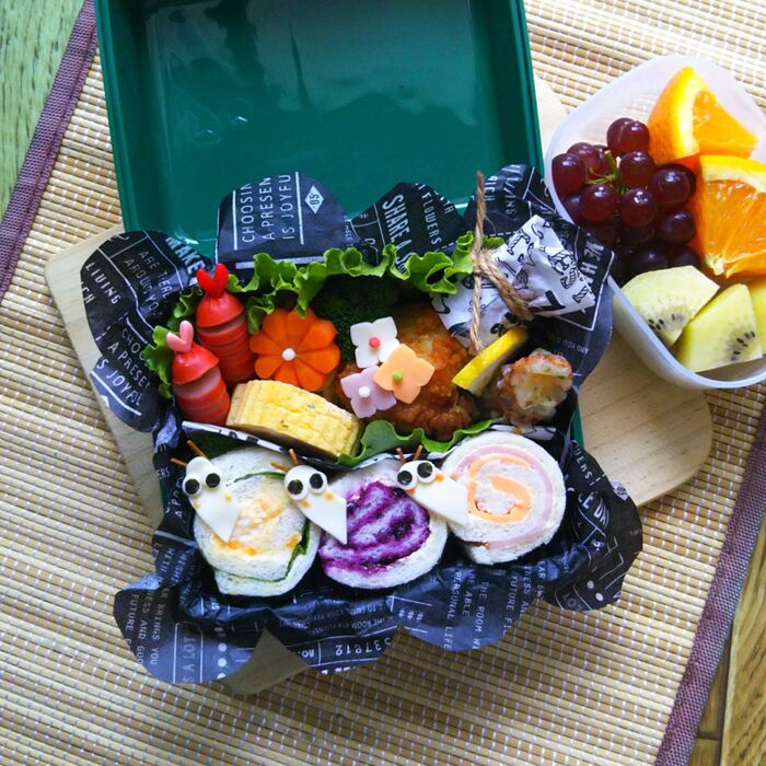 《キャラ弁》ロールサンドにのせるだけ♪梅雨のカタツムリ三兄弟弁当