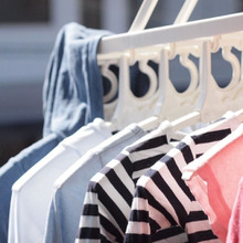 パーカーも楽々干せる!ワンタッチ7連ハンガーが優秀