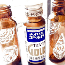 簡単?100均の3Dジェルパフィーシールでおしゃれに空き瓶リメイク?