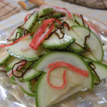 切って混ぜるだけ☆ すぐでも置いても美味しい♪ ズッキーニの塩昆布和え