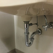 もう二度と詰まらせたくない!洗面所の排水口の掃除とお手入れについて