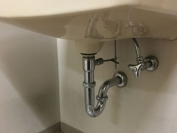 もう二度と詰まらせたくない!洗面所の排水口の掃除とお手入れについて