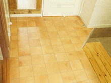 自分で出来る!張替えず、クッションフロアの部分補修★ダイソーの「穴埋めウッドパテ」