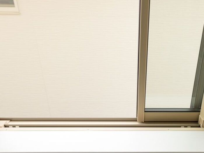 【重曹を活用した掃除術】ベランダや網戸