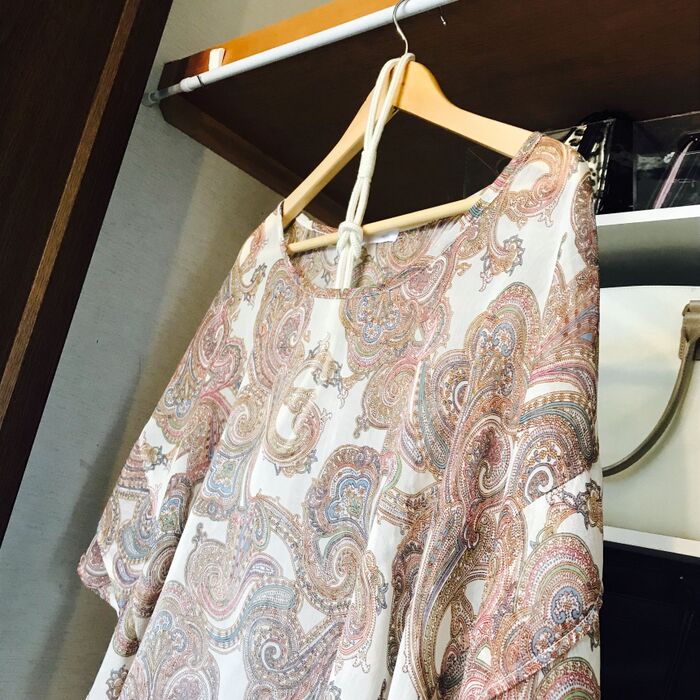 まずはトップスを決めて