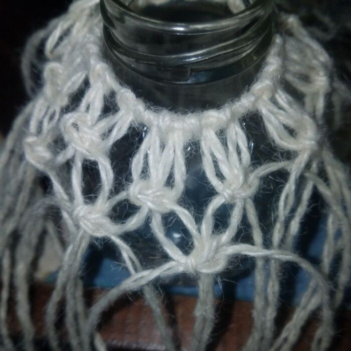 マクラメ編みを編んで