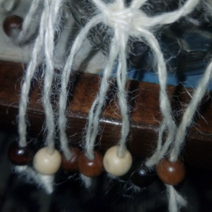 ウッドビーズをつけて